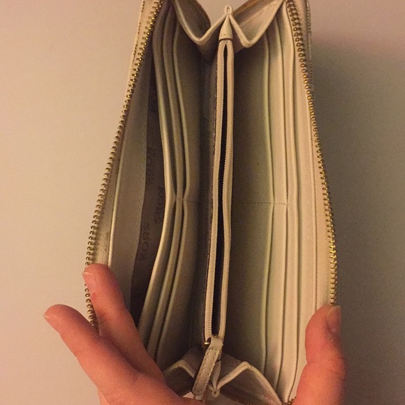 Michael Kors Wallet SOLD - Picture 3 of 3